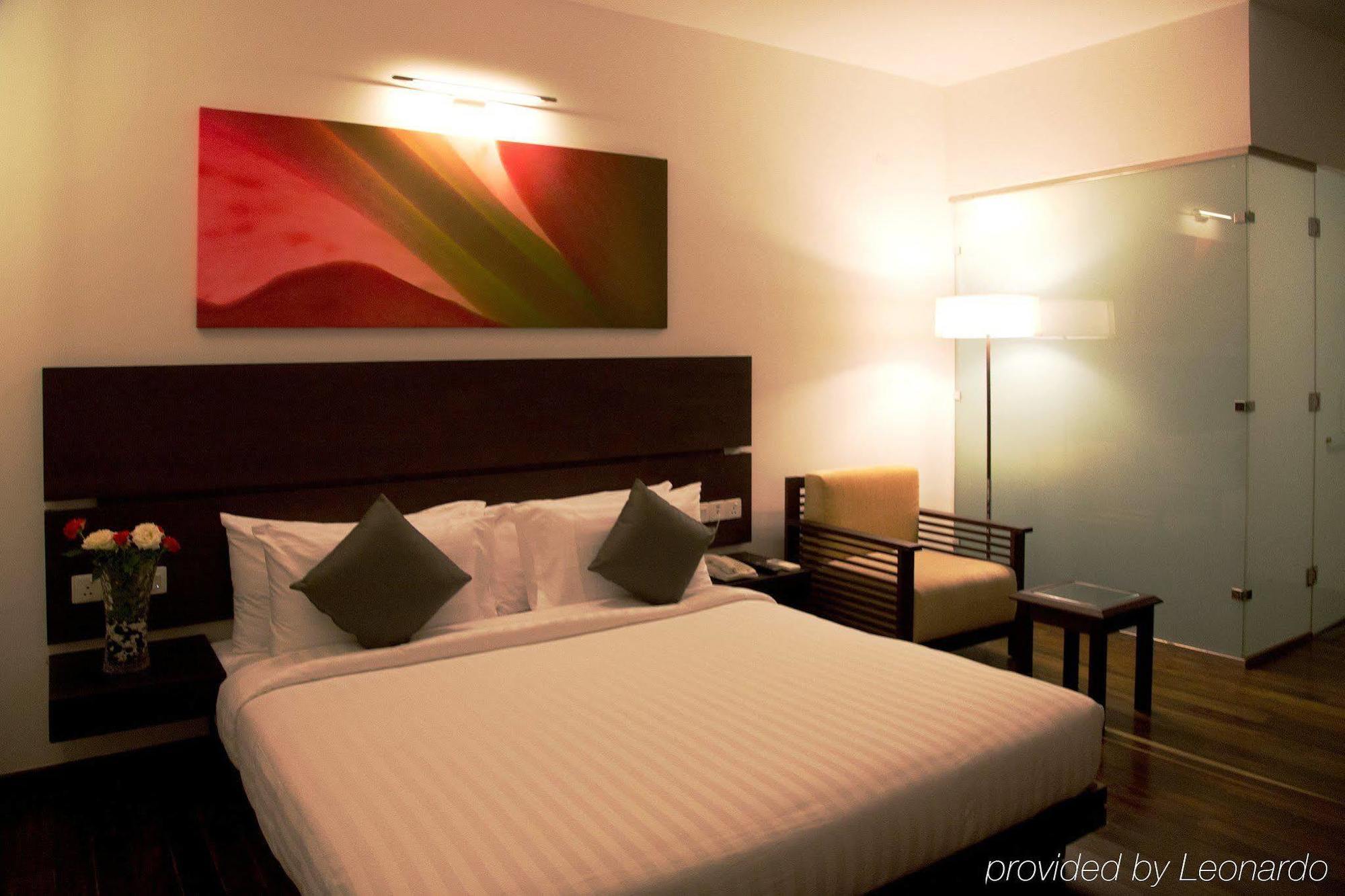 Springs Hotels And Spa Bangalore Room photo